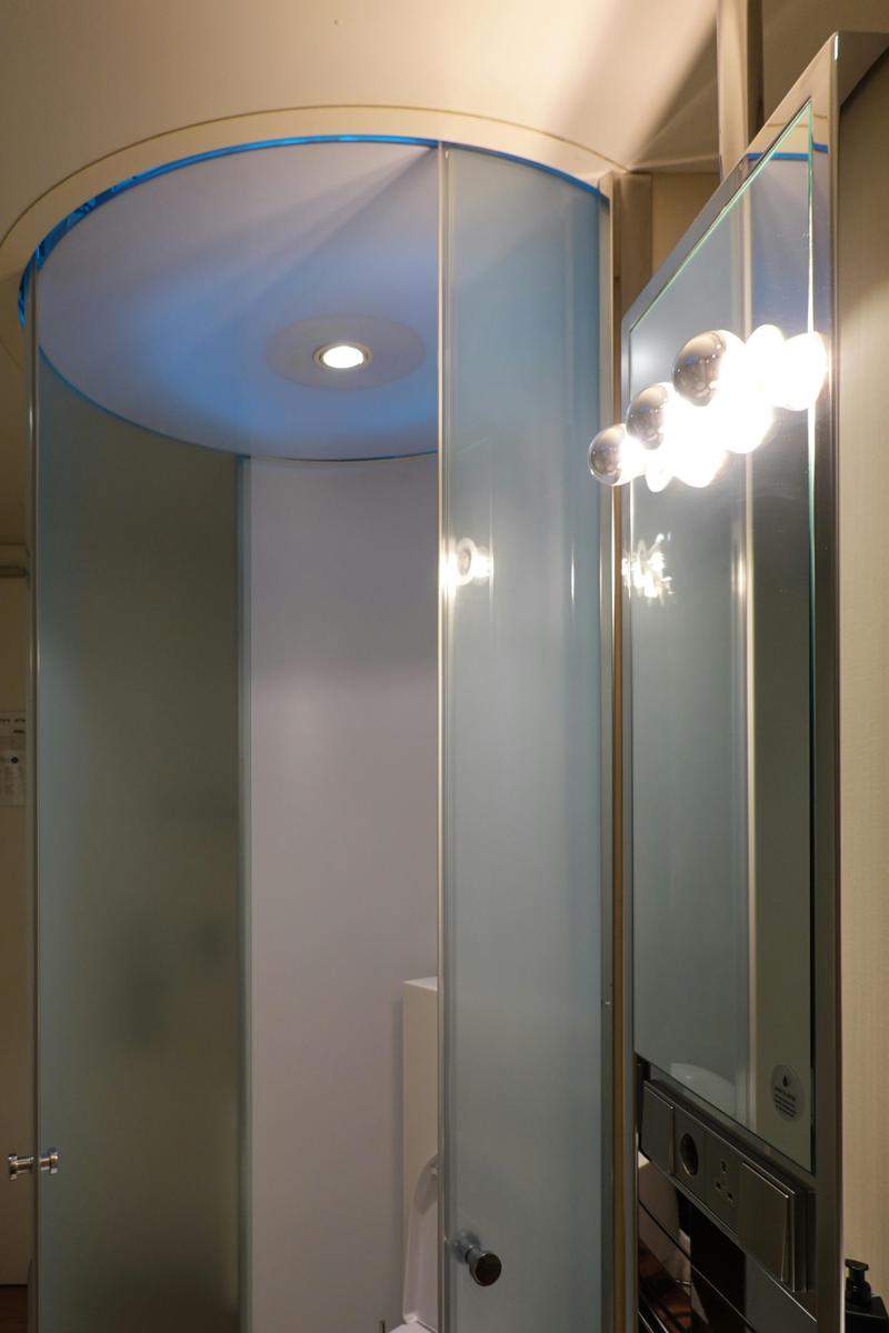 LED bathroom mirror